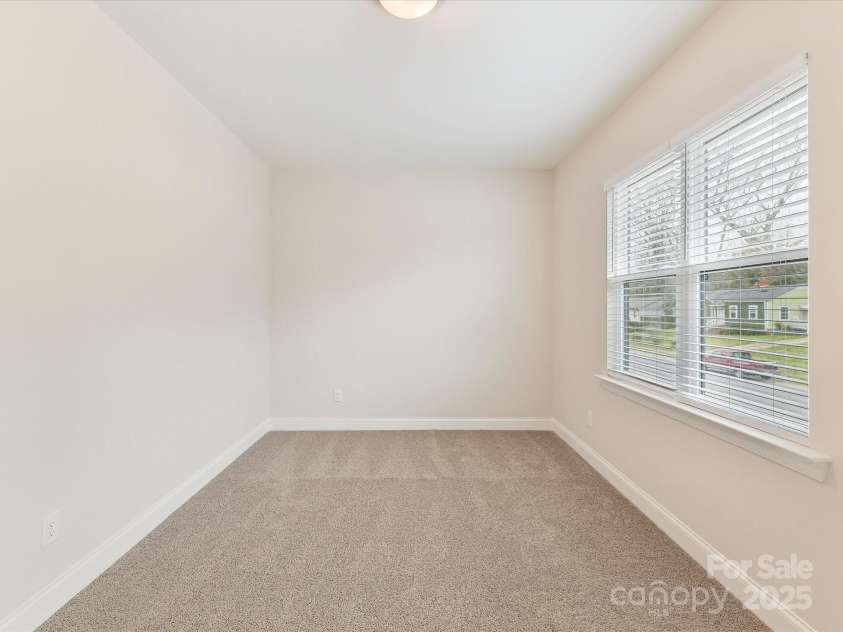2615 Brentwood Place, Charlotte, NC 28208.  MLS# CAR4230468, YatesRealty ID 18466. 