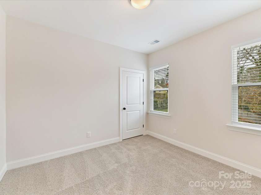 2615 Brentwood Place, Charlotte, NC 28208.  MLS# CAR4230468, YatesRealty ID 18466. 