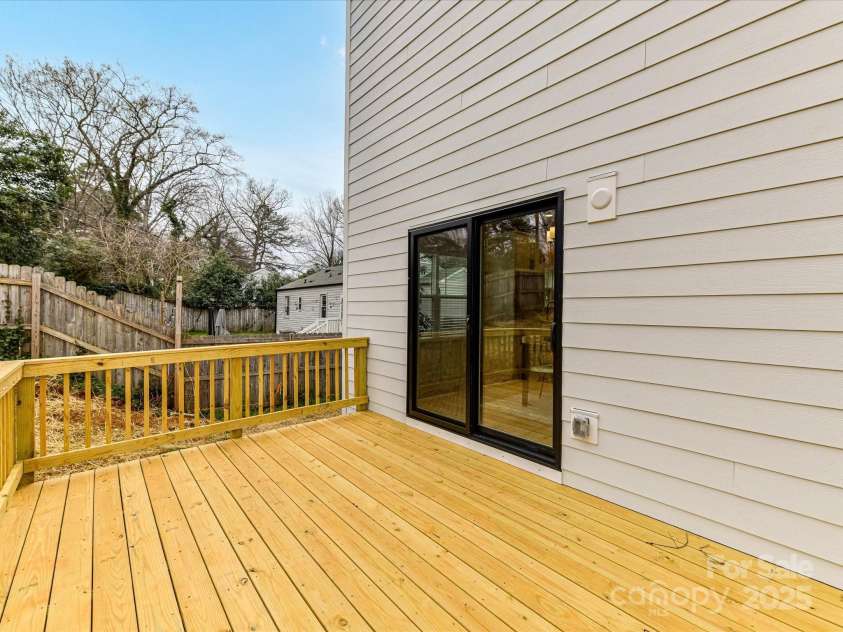 2615 Brentwood Place, Charlotte, NC 28208.  MLS# CAR4230468, YatesRealty ID 18466. 