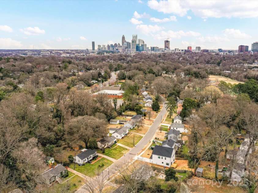 2615 Brentwood Place, Charlotte, NC 28208.  MLS# CAR4230468, YatesRealty ID 18466. 