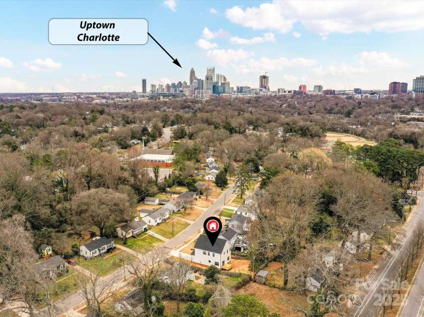 2615 Brentwood Place, Charlotte, NC 28208.  MLS# CAR4230468, YatesRealty ID 18466. 