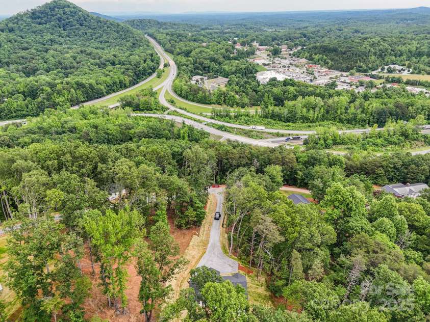 376 Hague Drive, Columbus, NC 28722.  MLS# CAR4187210, YatesRealty ID 18467. 