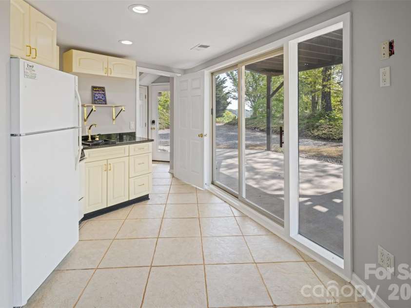 146 Cherokee Lane, Purlear, NC 28665.  MLS# CAR4374878, YatesRealty ID 18468. Lower Level Efficiency with Kitchenette