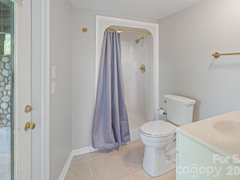 146 Cherokee Lane, Purlear, NC 28665.  MLS# CAR4374878, YatesRealty ID 18468. Lower Level Ensuite Bathroom