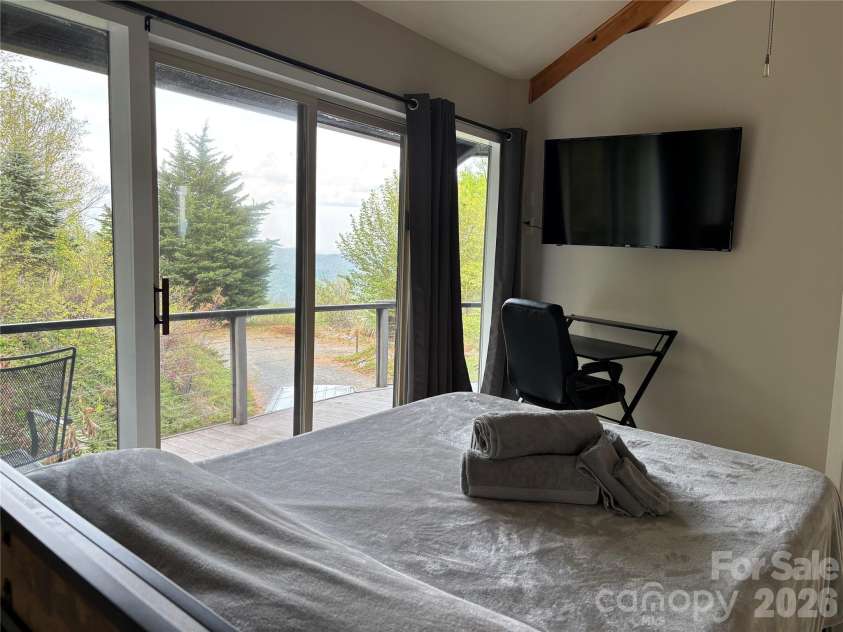 146 Cherokee Lane, Purlear, NC 28665.  MLS# CAR4374878, YatesRealty ID 18468. Main Level Primary Bedroom with Ensuite Bathroom