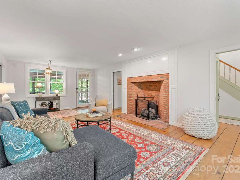 193 Dvdisdi Court, Brevard, NC 28712.  MLS# CAR4243371, YatesRealty ID 18469. 