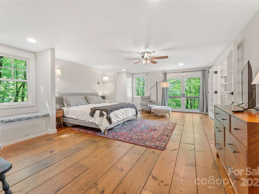 193 Dvdisdi Court, Brevard, NC 28712.  MLS# CAR4243371, YatesRealty ID 18469. 