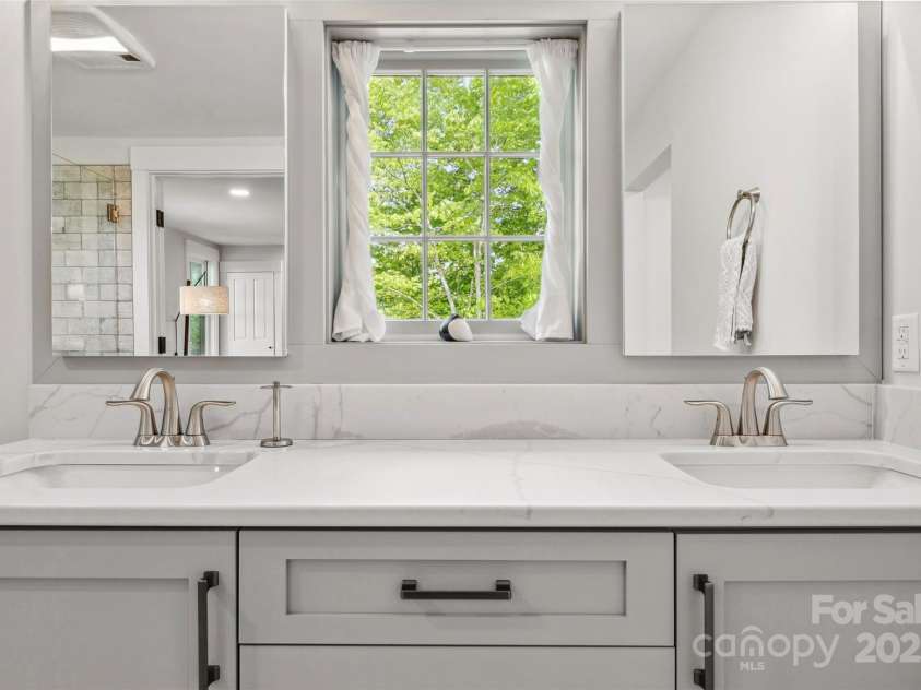 193 Dvdisdi Court, Brevard, NC 28712.  MLS# CAR4243371, YatesRealty ID 18469. 