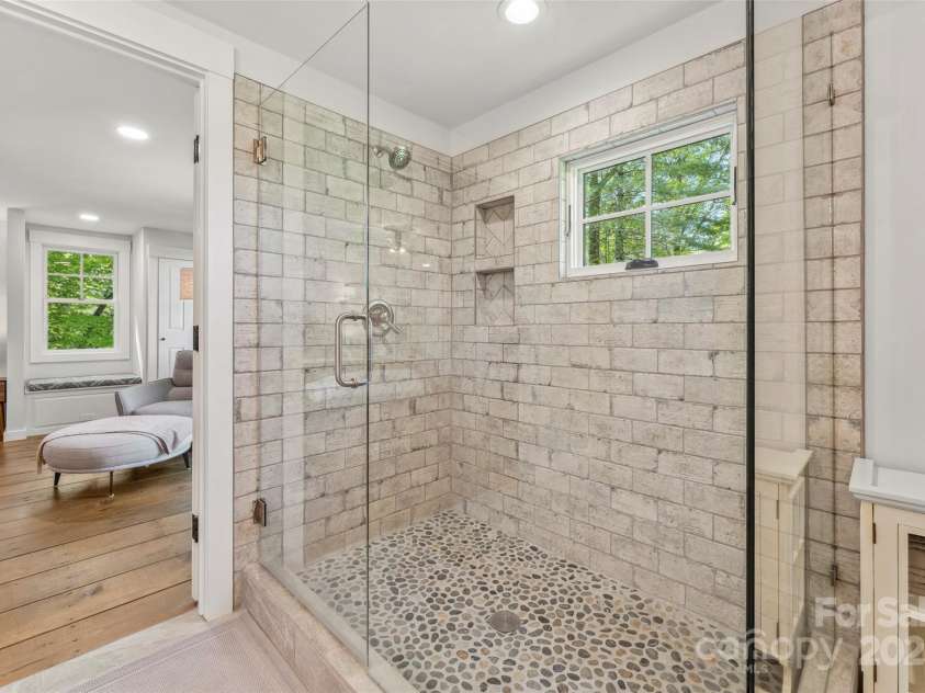 193 Dvdisdi Court, Brevard, NC 28712.  MLS# CAR4243371, YatesRealty ID 18469. 