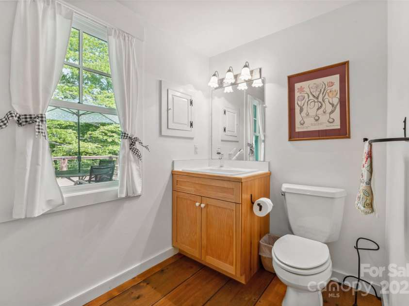 193 Dvdisdi Court, Brevard, NC 28712.  MLS# CAR4243371, YatesRealty ID 18469. 