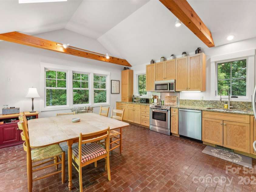 193 Dvdisdi Court, Brevard, NC 28712.  MLS# CAR4243371, YatesRealty ID 18469. 