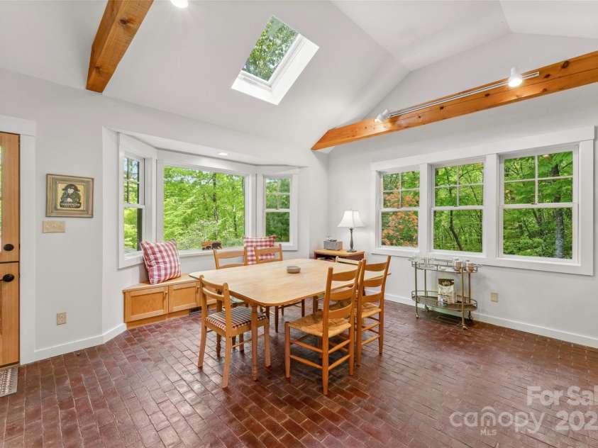 193 Dvdisdi Court, Brevard, NC 28712.  MLS# CAR4243371, YatesRealty ID 18469. 