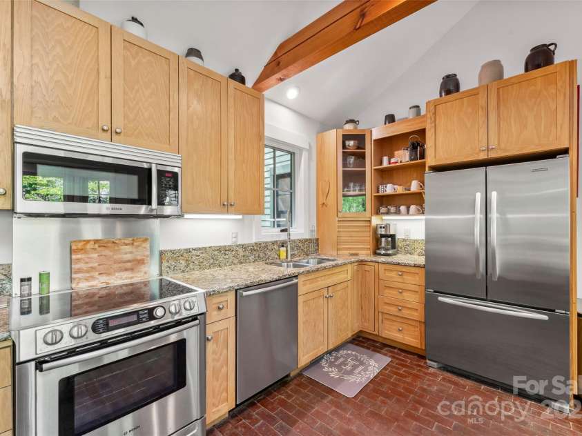 193 Dvdisdi Court, Brevard, NC 28712.  MLS# CAR4243371, YatesRealty ID 18469. 