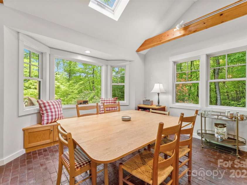 193 Dvdisdi Court, Brevard, NC 28712.  MLS# CAR4243371, YatesRealty ID 18469. 