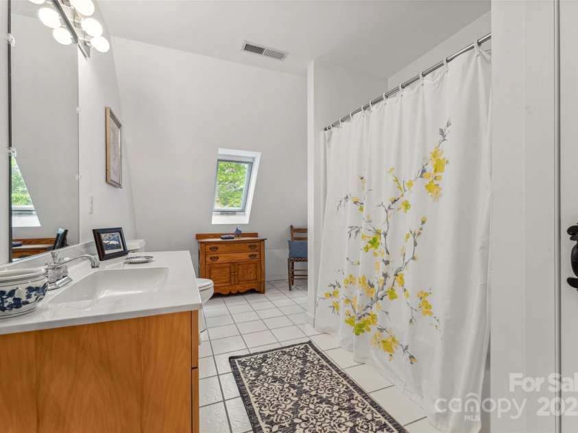 193 Dvdisdi Court, Brevard, NC 28712.  MLS# CAR4243371, YatesRealty ID 18469. 