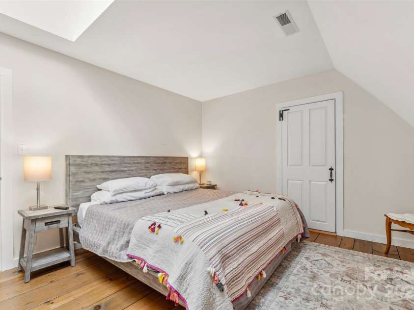 193 Dvdisdi Court, Brevard, NC 28712.  MLS# CAR4243371, YatesRealty ID 18469. 