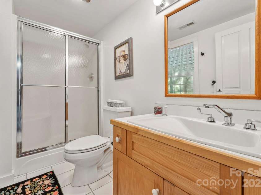 193 Dvdisdi Court, Brevard, NC 28712.  MLS# CAR4243371, YatesRealty ID 18469. 