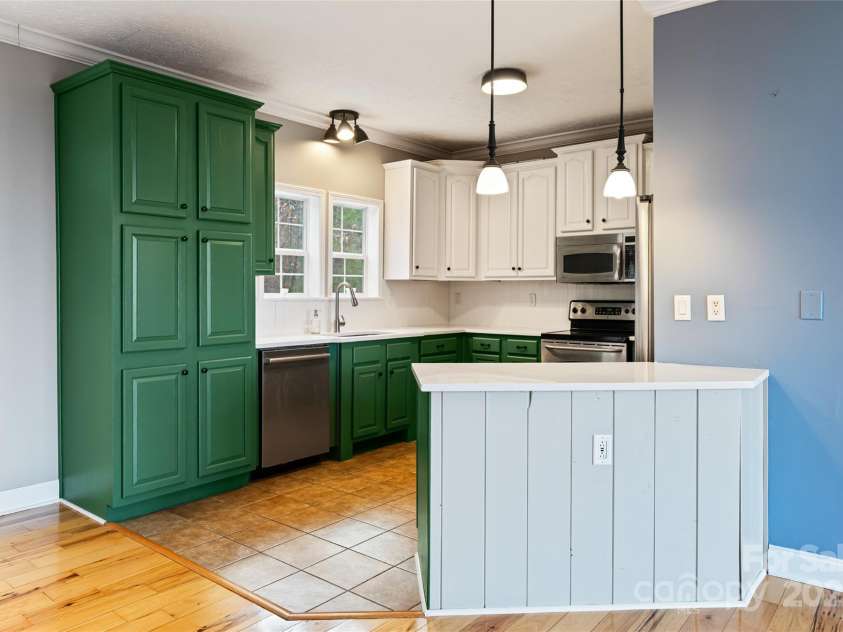 837 California Avenue, Marion, NC 28752.  MLS# CAR4260788, YatesRealty ID 1847. Kitchen with new quartz countertops.