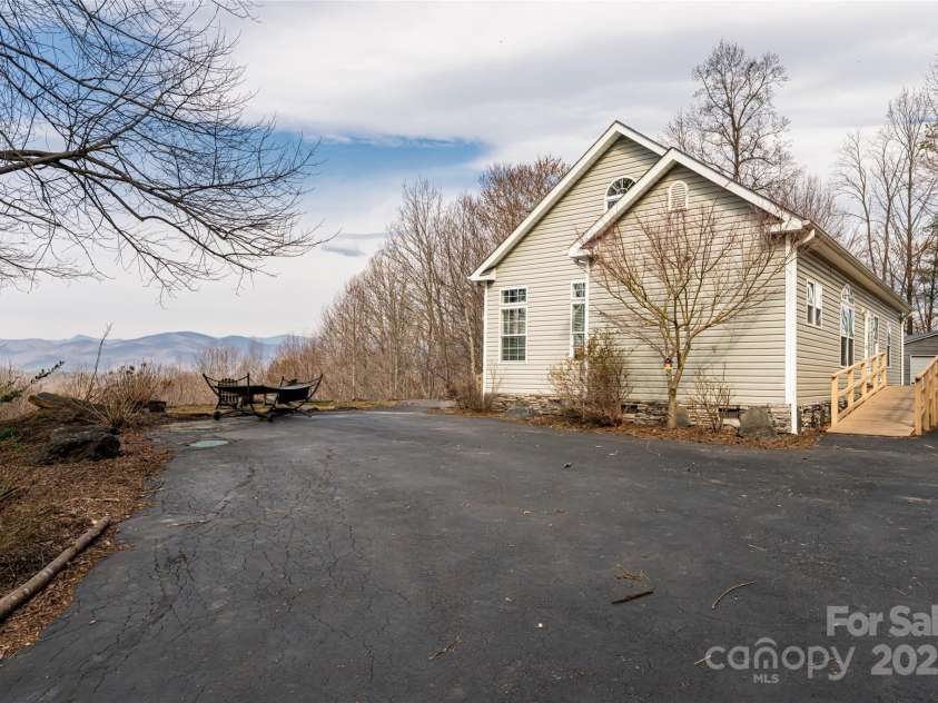 837 California Avenue, Marion, NC 28752.  MLS# CAR4260788, YatesRealty ID 1847. Plenty of Parking