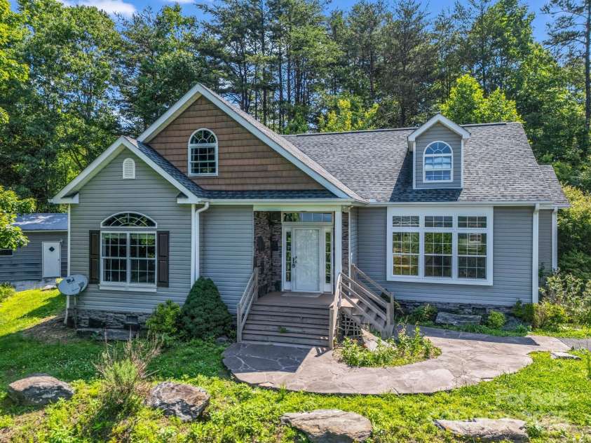 837 California Avenue, Marion, NC 28752.  MLS# CAR4260788, YatesRealty ID 1847. Welcome home to 837 California Avenue!