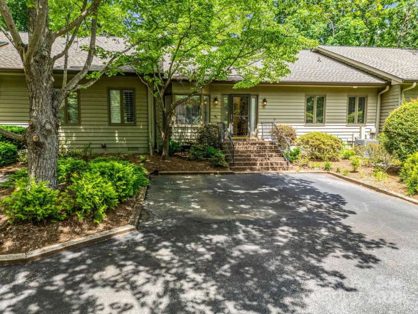 26 Hunting Country Trails Trail, Tryon, NC 28782.  MLS# CAR4257031, YatesRealty ID 18470. 