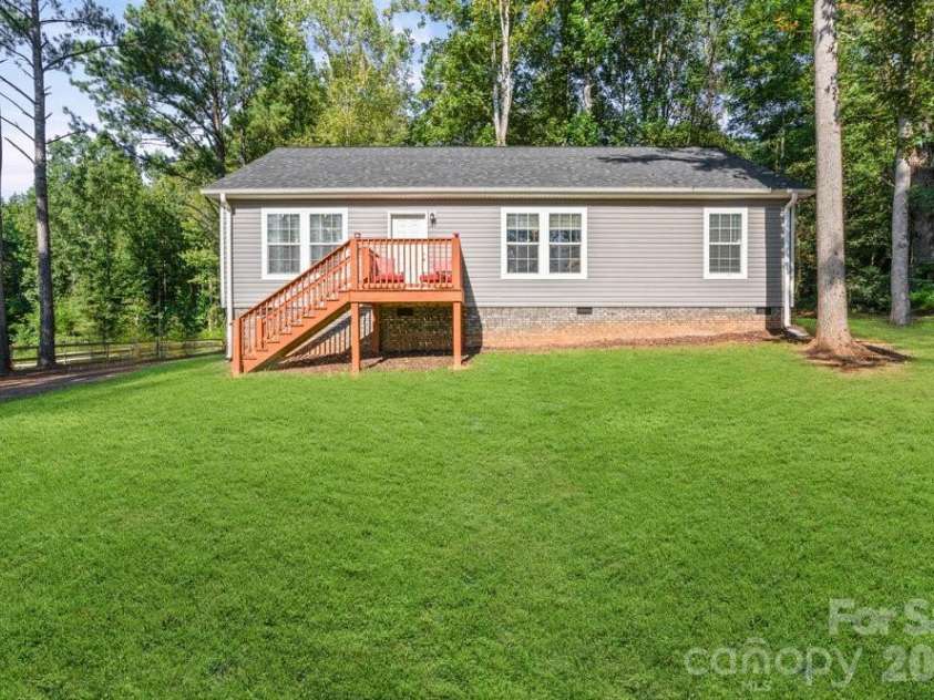 402 Shiloh Road, Statesville, NC 28677.  MLS# CAR4298200, YatesRealty ID 18470. 