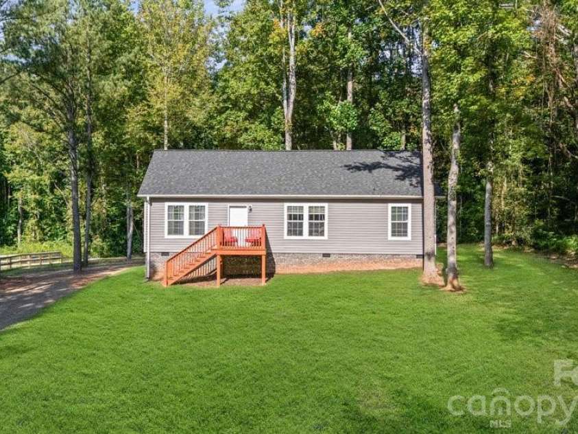 402 Shiloh Road, Statesville, NC 28677.  MLS# CAR4298200, YatesRealty ID 18470. 