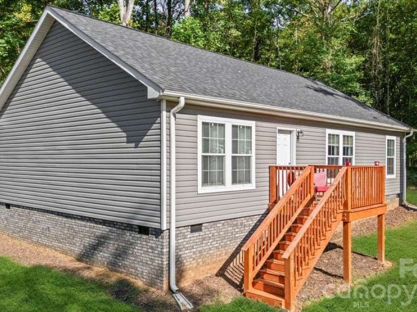 402 Shiloh Road, Statesville, NC 28677.  MLS# CAR4298200, YatesRealty ID 18470. 