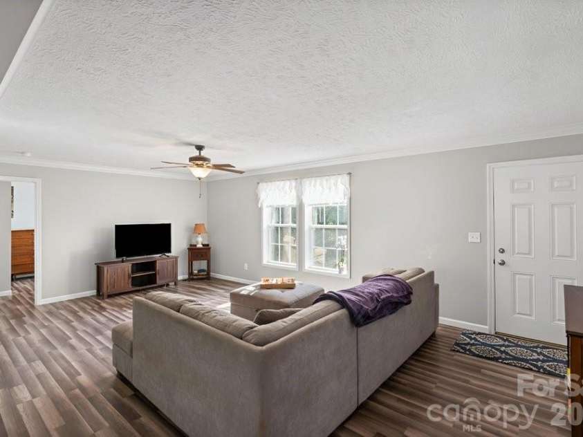 402 Shiloh Road, Statesville, NC 28677.  MLS# CAR4298200, YatesRealty ID 18470. 
