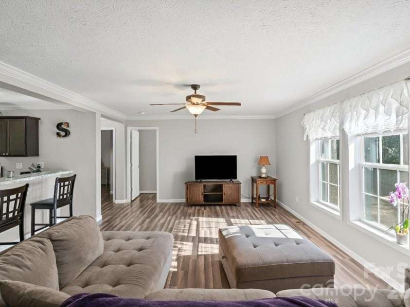 402 Shiloh Road, Statesville, NC 28677.  MLS# CAR4298200, YatesRealty ID 18470. 