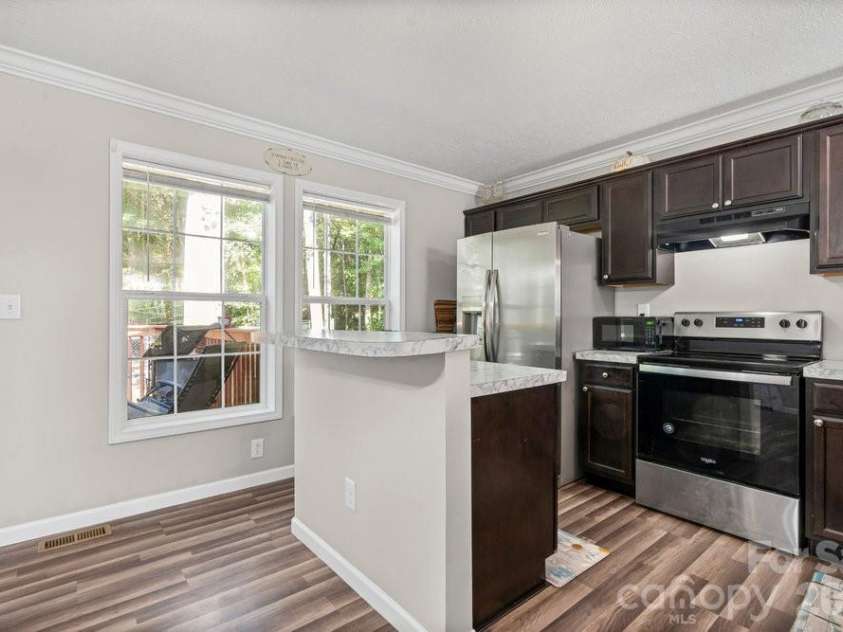 402 Shiloh Road, Statesville, NC 28677.  MLS# CAR4298200, YatesRealty ID 18470. 