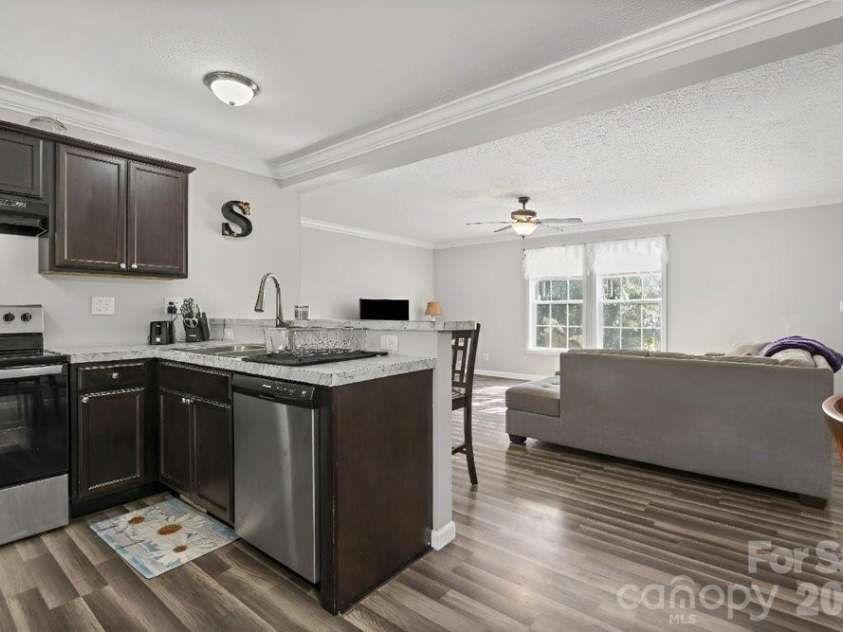402 Shiloh Road, Statesville, NC 28677.  MLS# CAR4298200, YatesRealty ID 18470. 