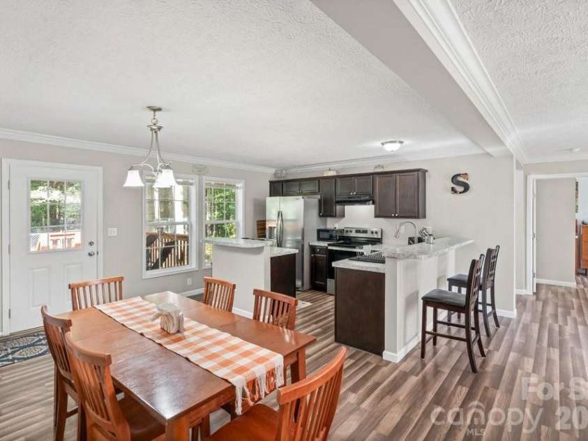 402 Shiloh Road, Statesville, NC 28677.  MLS# CAR4298200, YatesRealty ID 18470. 