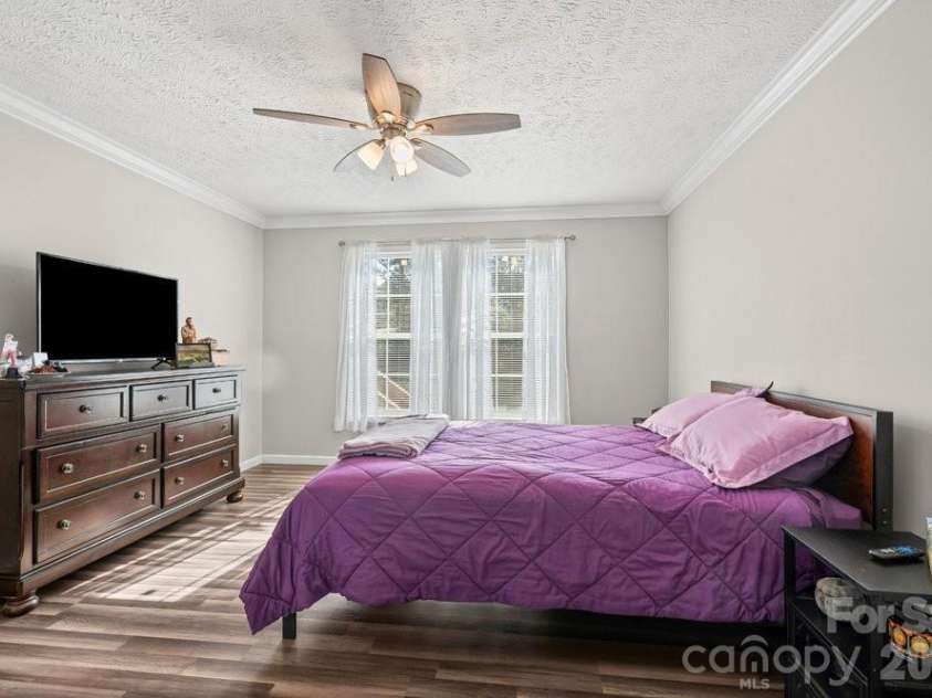 402 Shiloh Road, Statesville, NC 28677.  MLS# CAR4298200, YatesRealty ID 18470. 
