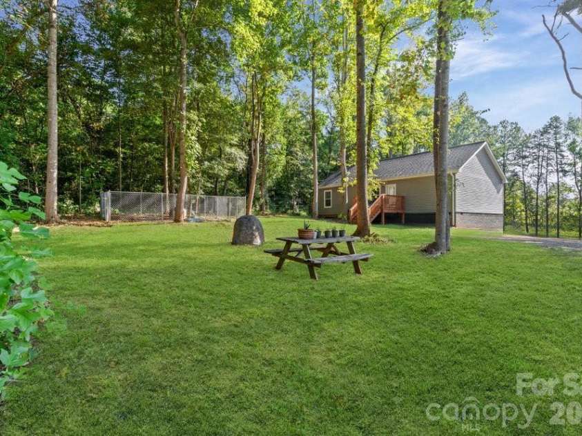 402 Shiloh Road, Statesville, NC 28677.  MLS# CAR4298200, YatesRealty ID 18470. Large Back Yard