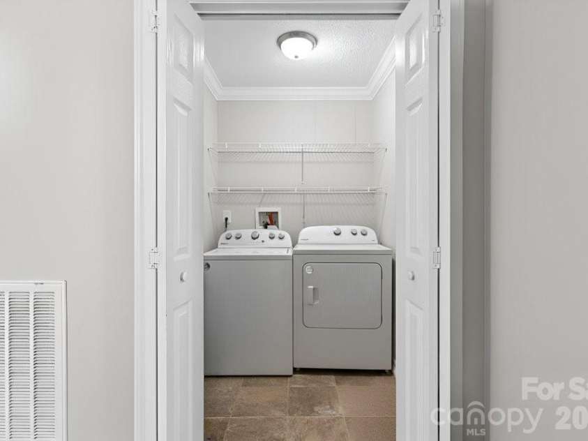 402 Shiloh Road, Statesville, NC 28677.  MLS# CAR4298200, YatesRealty ID 18470. Laundry on Main Level