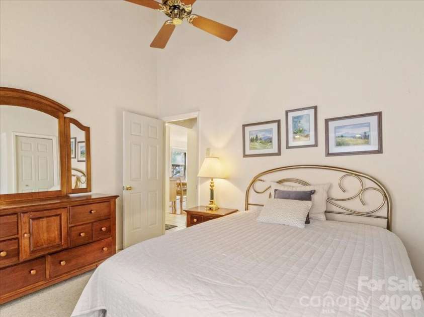 19 Lookout Loop, Burnsville, NC 28714.  MLS# CAR4361238, YatesRealty ID 18471. 2ND BDRM ON MAIN - VAULTED CEILING, CPT AND CF