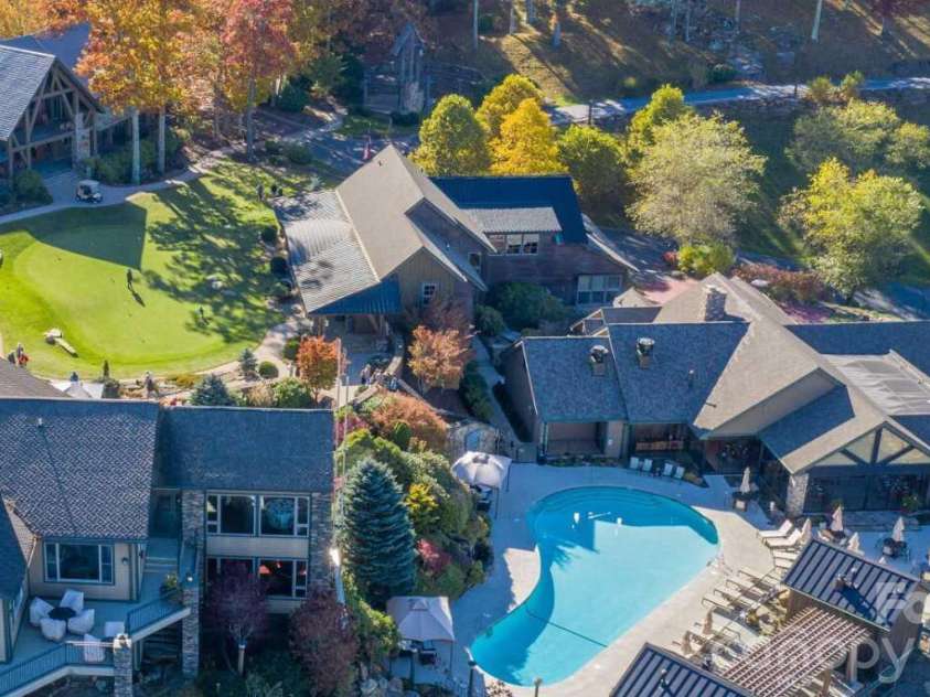 19 Lookout Loop, Burnsville, NC 28714.  MLS# CAR4361238, YatesRealty ID 18471. CLUBHOUSE, POOL AND LODGE