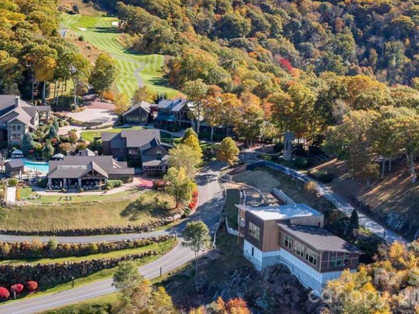 19 Lookout Loop, Burnsville, NC 28714.  MLS# CAR4361238, YatesRealty ID 18471. FITNESS AND SPA