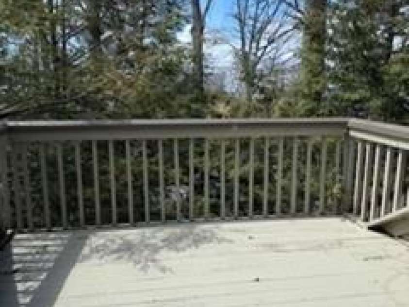 19 Lookout Loop, Burnsville, NC 28714.  MLS# CAR4361238, YatesRealty ID 18471. LOFT - PRIVATE DECK