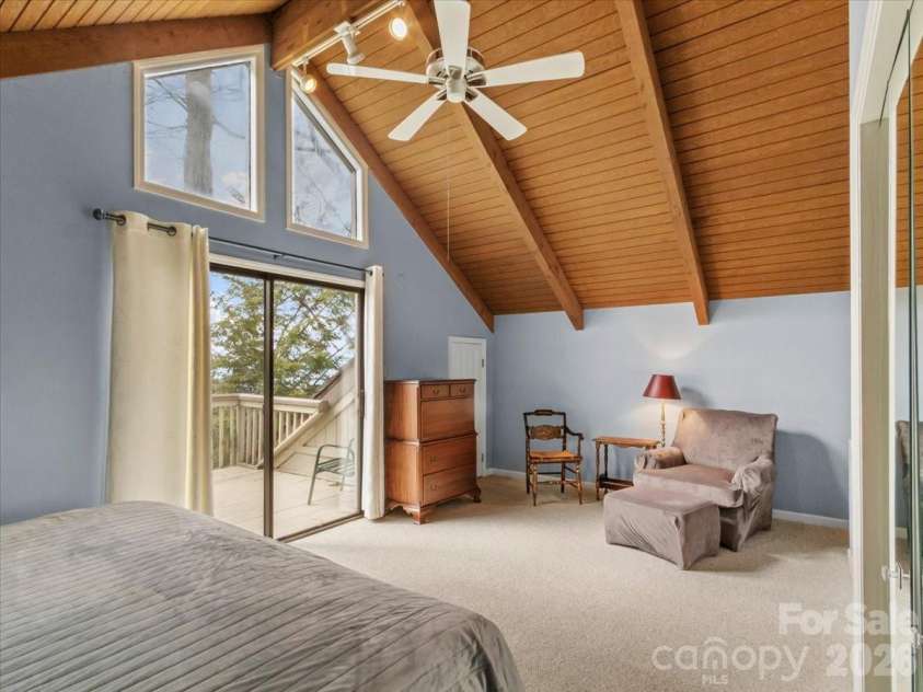 19 Lookout Loop, Burnsville, NC 28714.  MLS# CAR4361238, YatesRealty ID 18471. LOFT - SLIDING GLASS DOORS TO PRIVATE DECK