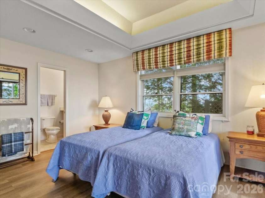 19 Lookout Loop, Burnsville, NC 28714.  MLS# CAR4361238, YatesRealty ID 18471. LOWER-LEVEL BEDROOM