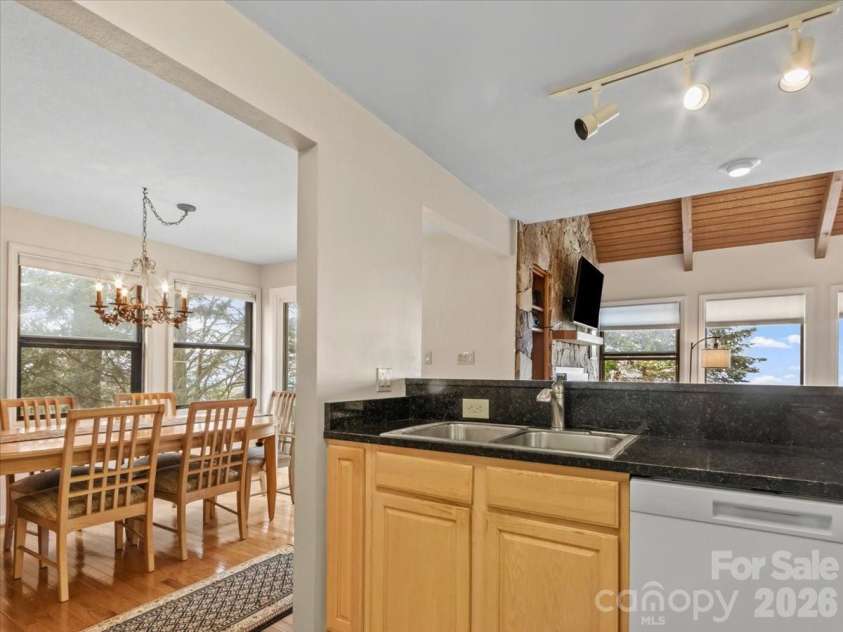 19 Lookout Loop, Burnsville, NC 28714.  MLS# CAR4361238, YatesRealty ID 18471. OPEN CONCEPT