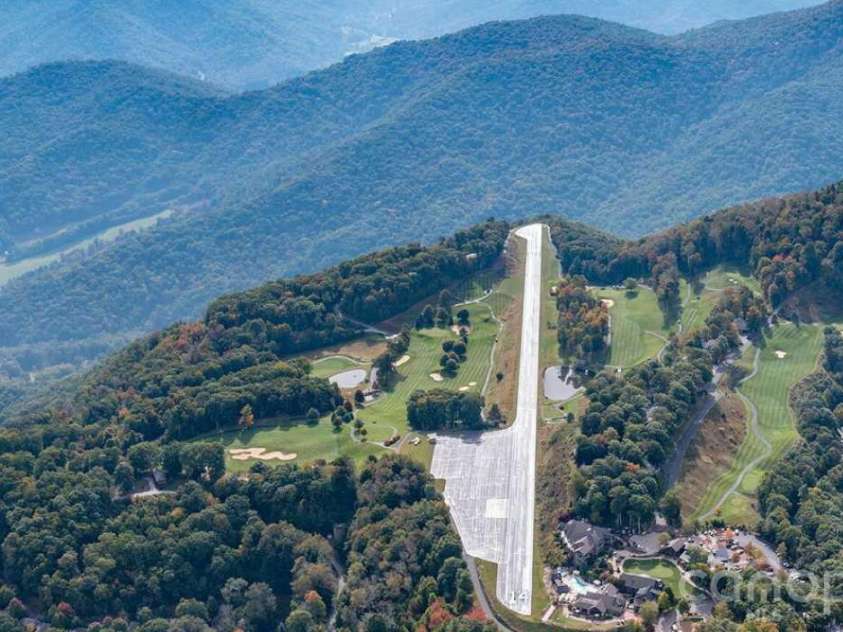 19 Lookout Loop, Burnsville, NC 28714.  MLS# CAR4361238, YatesRealty ID 18471. PRIVATE RUNWAY