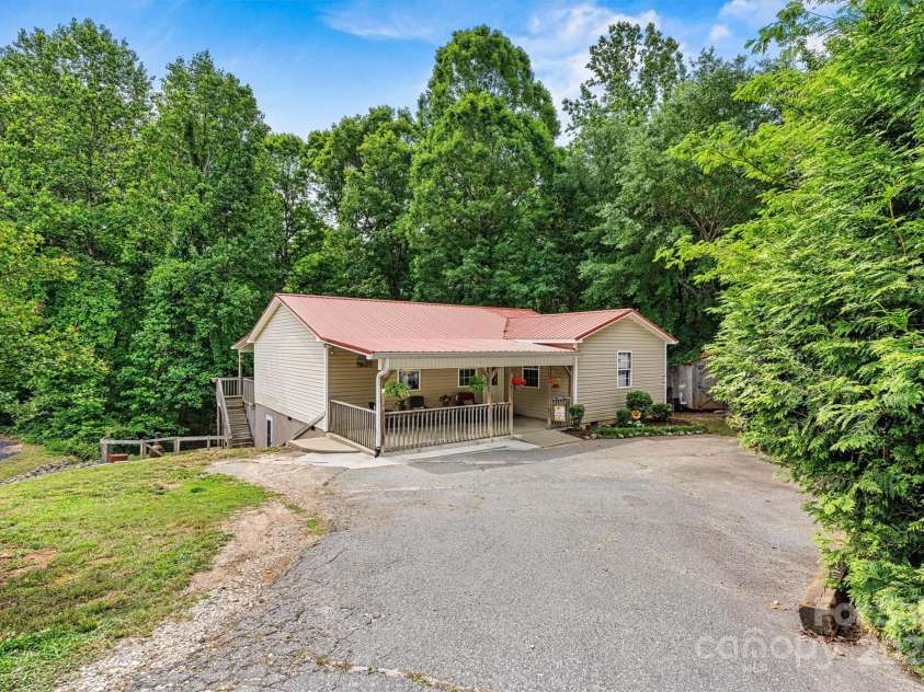 3690 Birchwood Lane, Denver, NC 28037.  MLS# CAR4254644, YatesRealty ID 18472. 
