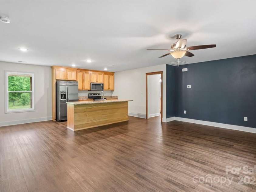 200 Mosley Road, Blacksburg, SC 29702.  MLS# CAR4292595, YatesRealty ID 18473. 