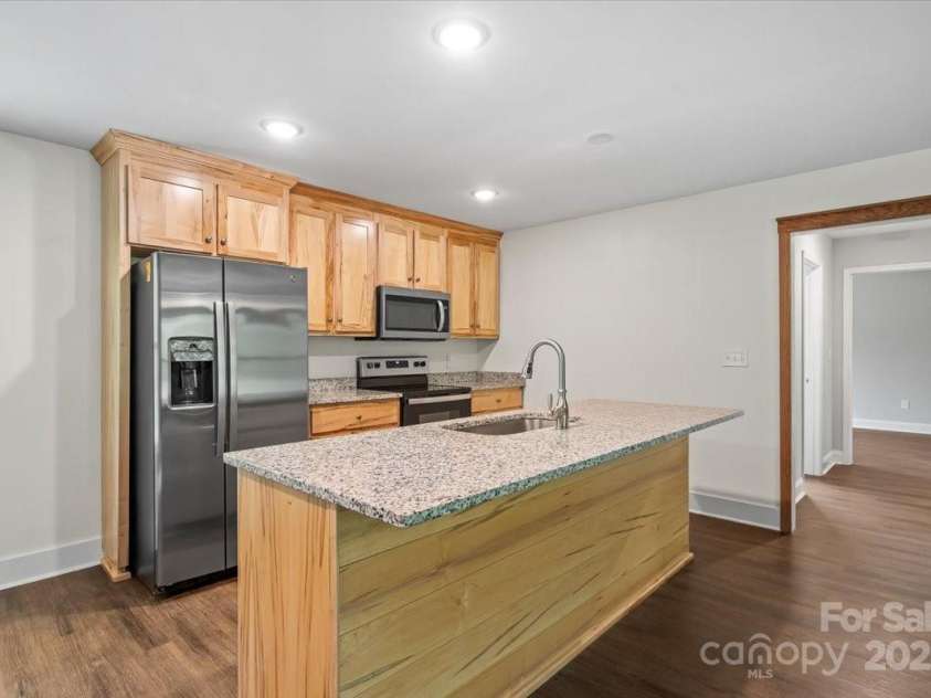 200 Mosley Road, Blacksburg, SC 29702.  MLS# CAR4292595, YatesRealty ID 18473. 