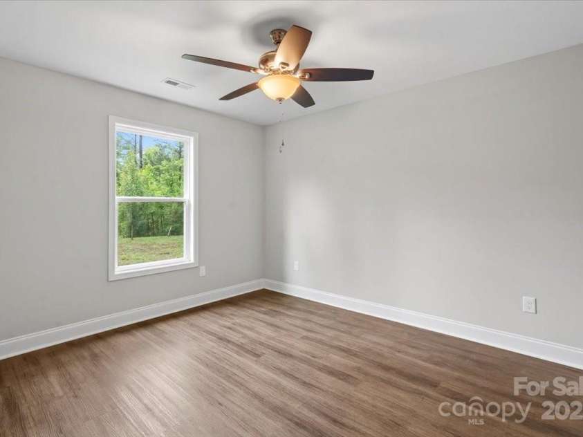 200 Mosley Road, Blacksburg, SC 29702.  MLS# CAR4292595, YatesRealty ID 18473. 