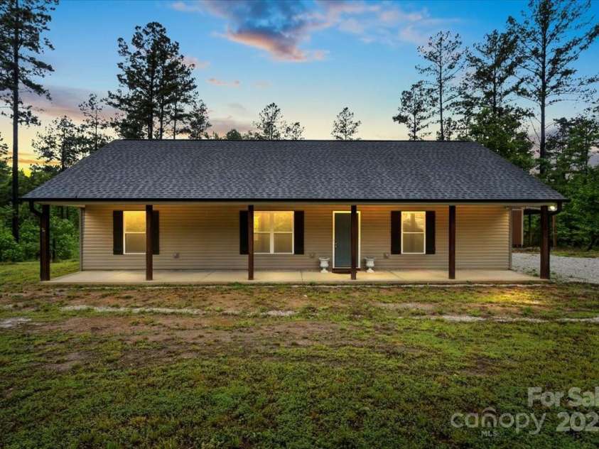 200 Mosley Road, Blacksburg, SC 29702.  MLS# CAR4292595, YatesRealty ID 18473. 