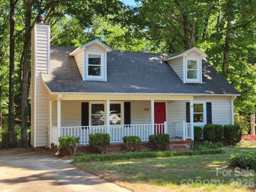 328 Swamp Fox Drive, Fort Mill, SC 29715.  MLS# CAR4376655, YatesRealty ID 18473. 